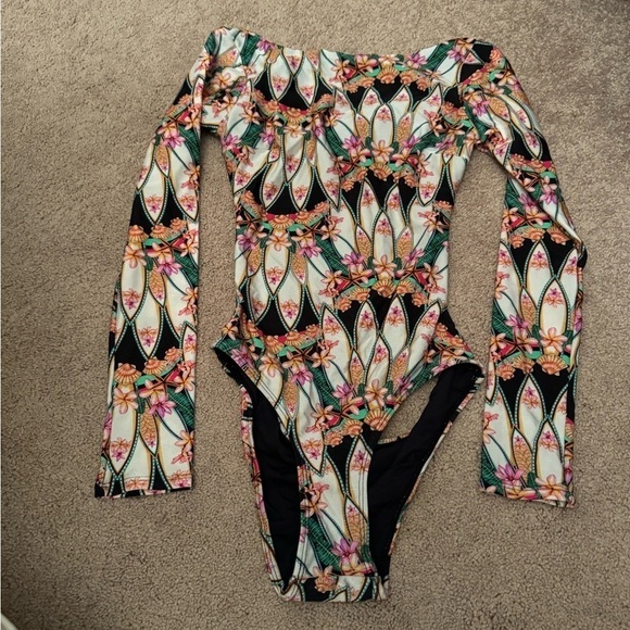 CIA Maritima- Multicolored Shell Floral Longsleeve Cutout Back bodysuit Swimsuit - Picture 7 of 8